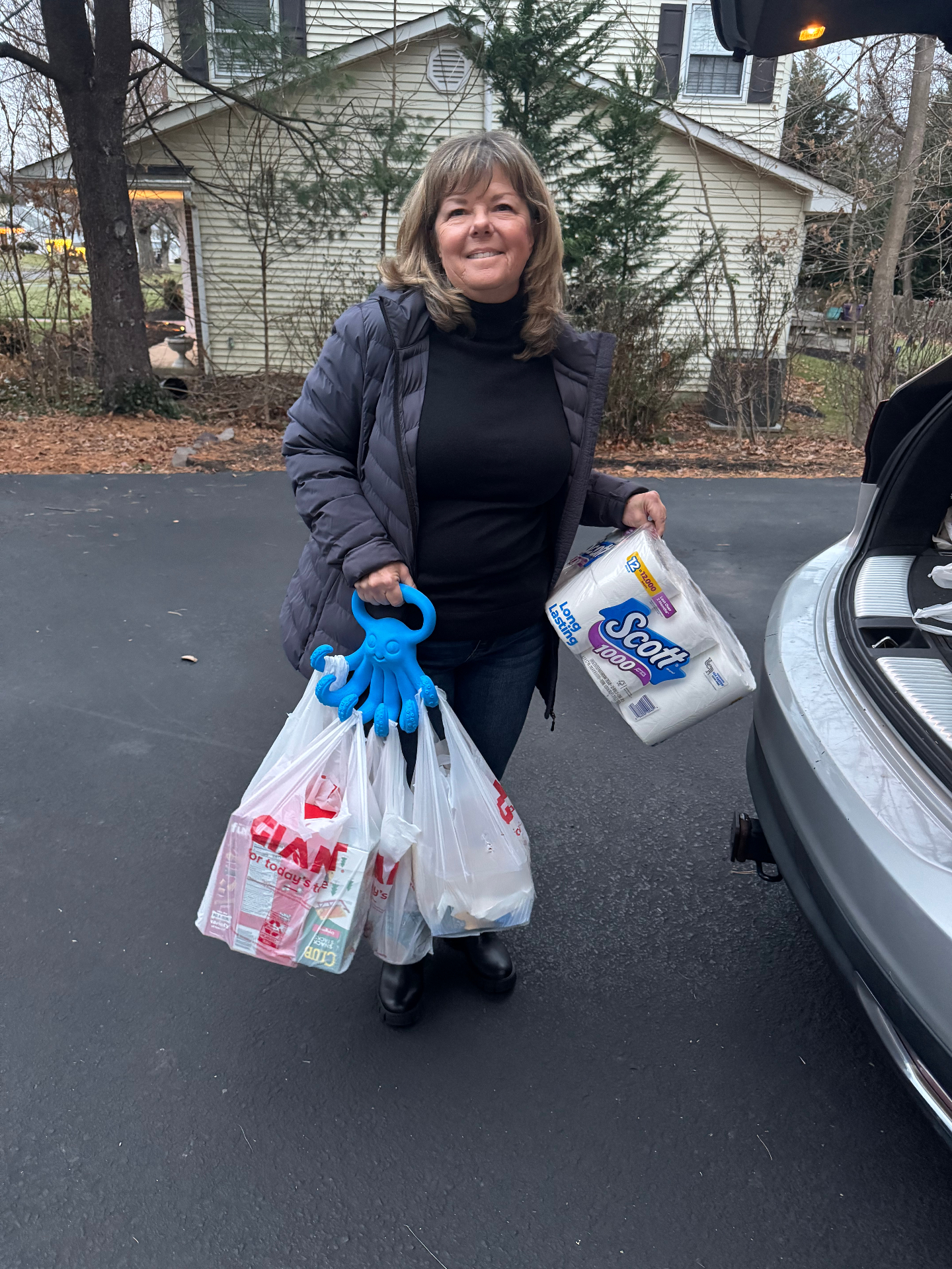 Mom using Octahook with grocery bags